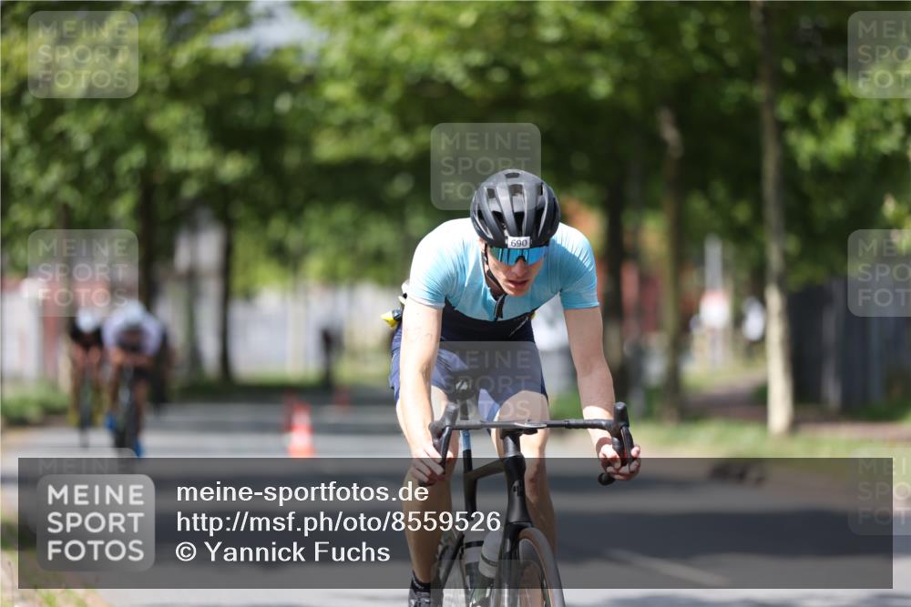 10.08.2025 - GEWOBA Citytriathlon Bremen Yannick Fuchs http://msf.ph/oto/8559526 10.08.2025 12:40:08 Radfahren 559, 596, 602, 690, 706, 721, 779, 815, 831, 880, 883, 890, 896, 899, 1028 meine-sportfotos.de