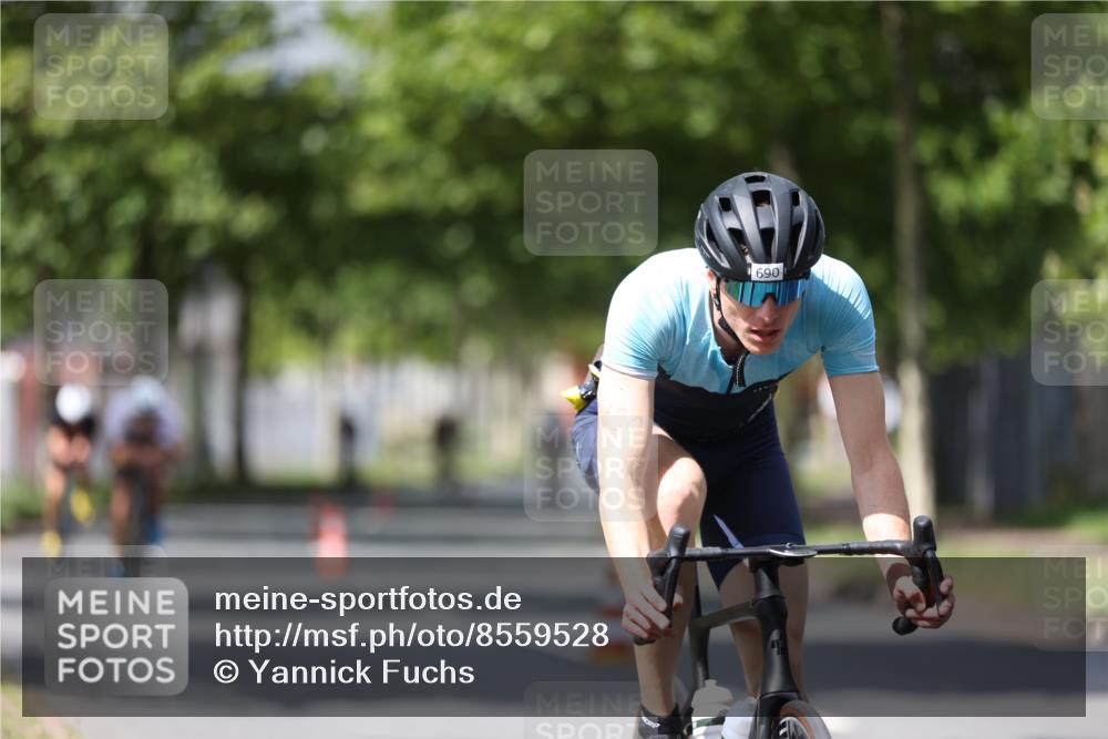10.08.2025 - GEWOBA Citytriathlon Bremen Yannick Fuchs http://msf.ph/oto/8559528 10.08.2025 12:40:09 Radfahren 559, 596, 602, 690, 706, 721, 779, 815, 831, 880, 883, 890, 896, 899, 1028 meine-sportfotos.de