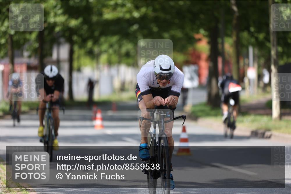 10.08.2025 - GEWOBA Citytriathlon Bremen Yannick Fuchs http://msf.ph/oto/8559538 10.08.2025 12:40:10 Radfahren 559, 596, 602, 690, 706, 721, 779, 815, 831, 880, 883, 890, 896, 899, 1028 meine-sportfotos.de