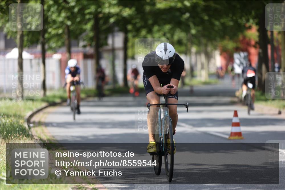 10.08.2025 - GEWOBA Citytriathlon Bremen Yannick Fuchs http://msf.ph/oto/8559544 10.08.2025 12:40:11 Radfahren 559, 596, 602, 690, 706, 721, 779, 815, 831, 880, 883, 890, 896, 899, 1028 meine-sportfotos.de
