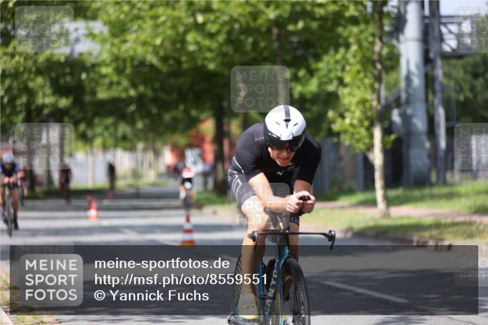 10.08.2025 - GEWOBA Citytriathlon Bremen Yannick Fuchs http://msf.ph/oto/8559551 10.08.2025 12:40:12 Radfahren 559, 596, 602, 690, 706, 721, 779, 815, 831, 880, 883, 890, 896, 899, 975, 1028 meine-sportfotos.de
