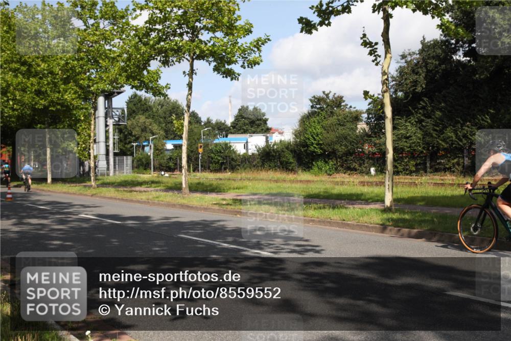 10.08.2025 - GEWOBA Citytriathlon Bremen Yannick Fuchs http://msf.ph/oto/8559552 10.08.2025 10:58:46 Radfahren 57, 95, 191, 450 meine-sportfotos.de