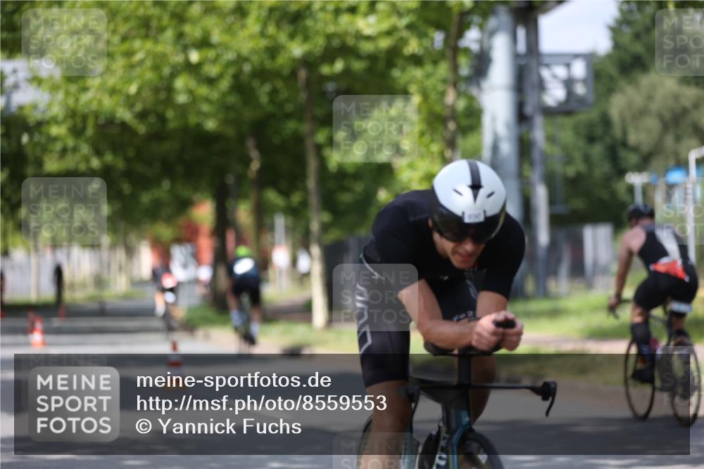 10.08.2025 - GEWOBA Citytriathlon Bremen Yannick Fuchs http://msf.ph/oto/8559553 10.08.2025 12:40:12 Radfahren 559, 596, 602, 690, 706, 721, 779, 815, 831, 880, 883, 890, 896, 899, 975, 1028 meine-sportfotos.de