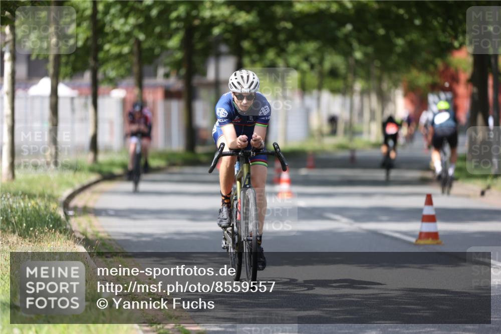 10.08.2025 - GEWOBA Citytriathlon Bremen Yannick Fuchs http://msf.ph/oto/8559557 10.08.2025 12:40:13 Radfahren 559, 581, 596, 602, 690, 706, 721, 779, 815, 831, 880, 883, 890, 896, 899, 975, 1028 meine-sportfotos.de