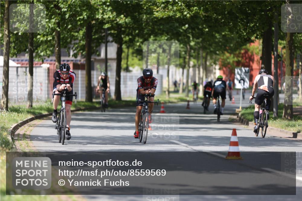 10.08.2025 - GEWOBA Citytriathlon Bremen Yannick Fuchs http://msf.ph/oto/8559569 10.08.2025 12:40:14 Radfahren 559, 581, 596, 602, 690, 706, 721, 779, 815, 831, 880, 883, 890, 896, 899, 949, 975, 1028 meine-sportfotos.de