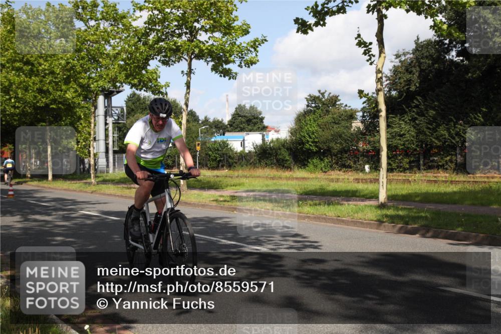 10.08.2025 - GEWOBA Citytriathlon Bremen Yannick Fuchs http://msf.ph/oto/8559571 10.08.2025 10:59:24 Radfahren 63, 111, 193, 209 meine-sportfotos.de