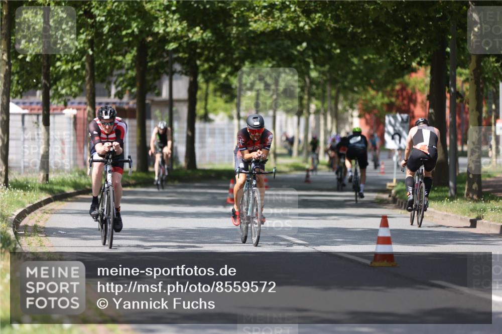 10.08.2025 - GEWOBA Citytriathlon Bremen Yannick Fuchs http://msf.ph/oto/8559572 10.08.2025 12:40:15 Radfahren 559, 581, 596, 602, 690, 706, 721, 737, 779, 815, 880, 883, 890, 896, 899, 949, 975, 1028 meine-sportfotos.de