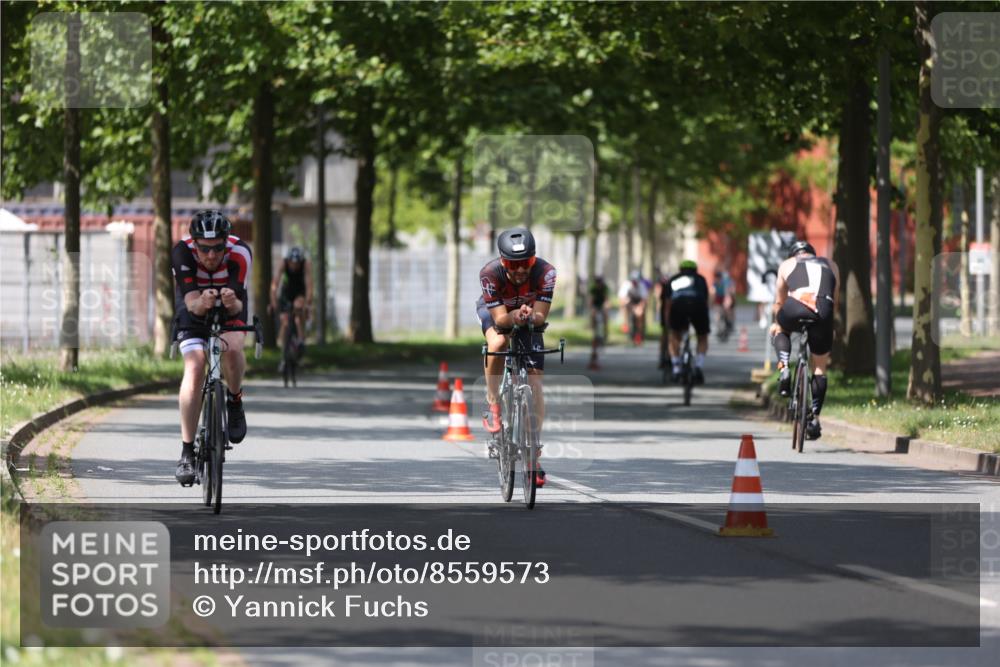 10.08.2025 - GEWOBA Citytriathlon Bremen Yannick Fuchs http://msf.ph/oto/8559573 10.08.2025 12:40:15 Radfahren 559, 581, 596, 602, 690, 706, 721, 737, 779, 815, 880, 883, 890, 896, 899, 949, 975, 1028 meine-sportfotos.de