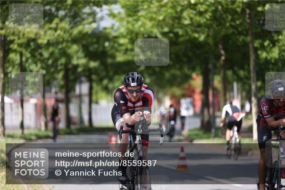 10.08.2025 - GEWOBA Citytriathlon Bremen Yannick Fuchs http://msf.ph/oto/8559587 10.08.2025 12:40:16 Radfahren 559, 581, 602, 690, 706, 721, 737, 779, 815, 880, 890, 896, 899, 910, 949, 975 meine-sportfotos.de