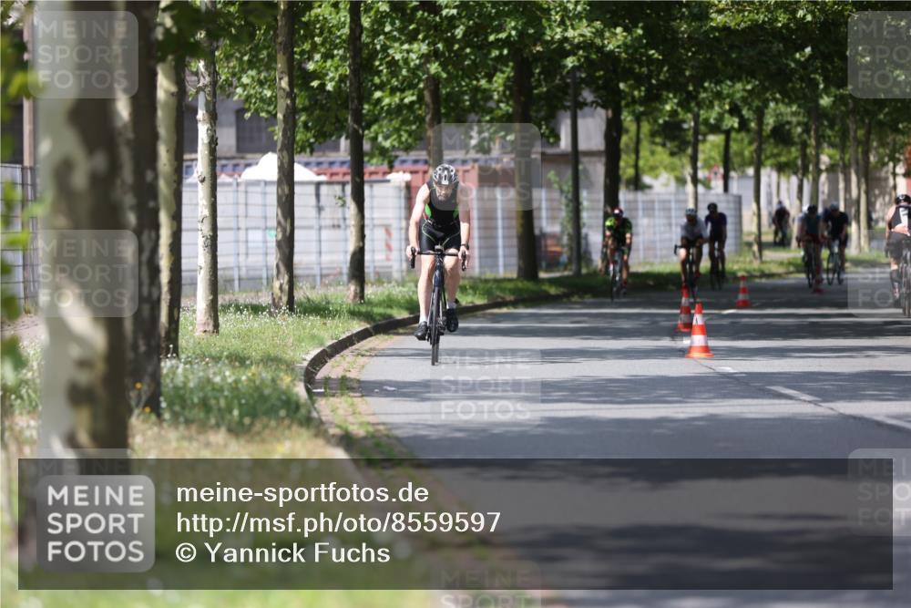10.08.2025 - GEWOBA Citytriathlon Bremen Yannick Fuchs http://msf.ph/oto/8559597 10.08.2025 12:40:18 Radfahren 559, 581, 597, 602, 690, 706, 721, 737, 815, 880, 890, 896, 899, 910, 949, 975 meine-sportfotos.de