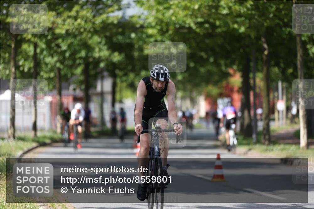 10.08.2025 - GEWOBA Citytriathlon Bremen Yannick Fuchs http://msf.ph/oto/8559601 10.08.2025 12:40:20 Radfahren 559, 581, 597, 602, 690, 706, 723, 737, 815, 870, 879, 890, 896, 899, 910, 949, 975 meine-sportfotos.de