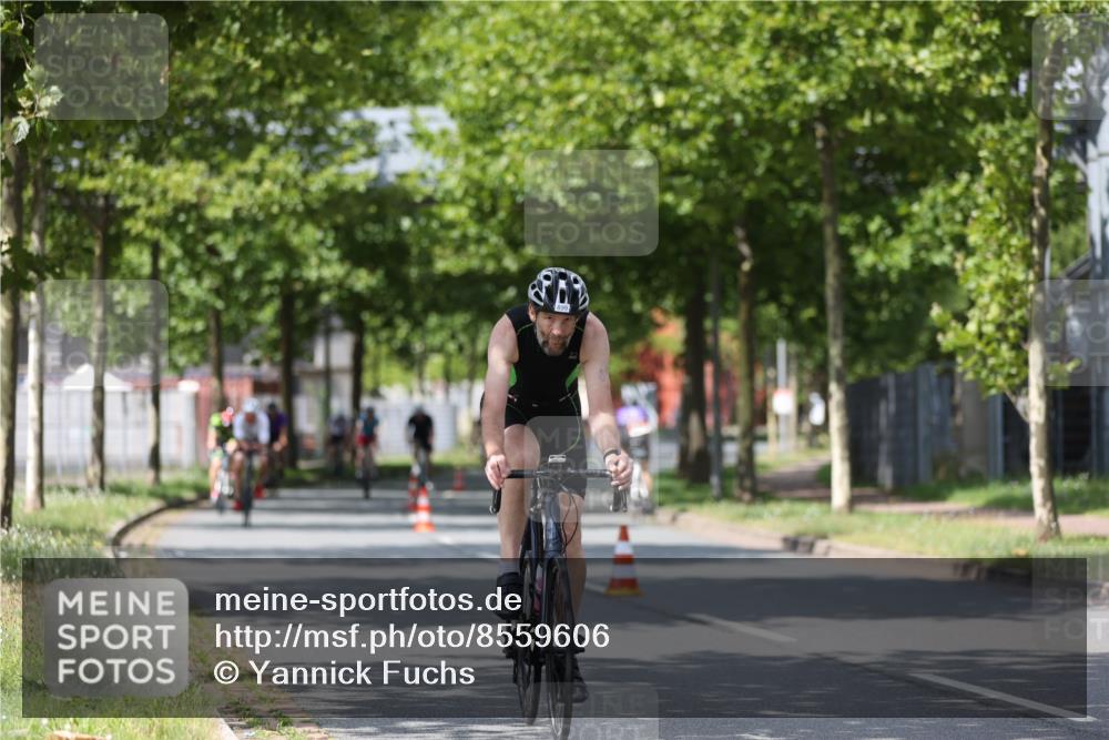 10.08.2025 - GEWOBA Citytriathlon Bremen Yannick Fuchs http://msf.ph/oto/8559606 10.08.2025 12:40:21 Radfahren 559, 581, 597, 602, 690, 723, 737, 815, 870, 879, 890, 896, 899, 910, 949, 975, 1024 meine-sportfotos.de