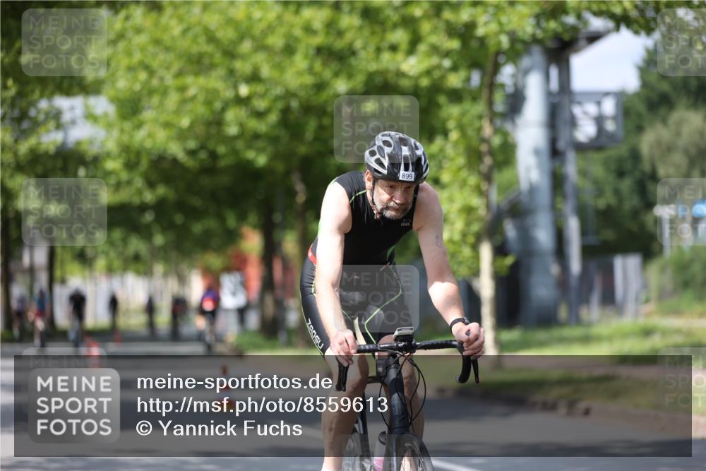 10.08.2025 - GEWOBA Citytriathlon Bremen Yannick Fuchs http://msf.ph/oto/8559613 10.08.2025 12:40:21 Radfahren 559, 581, 597, 602, 690, 723, 737, 815, 870, 879, 890, 896, 899, 910, 949, 975, 1024 meine-sportfotos.de