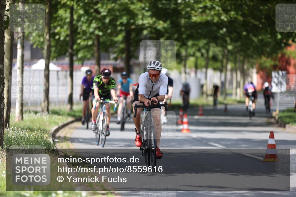 10.08.2025 - GEWOBA Citytriathlon Bremen Yannick Fuchs http://msf.ph/oto/8559616 10.08.2025 12:40:23 Radfahren 559, 581, 597, 602, 723, 737, 815, 848, 870, 879, 890, 896, 899, 910, 949, 975, 1024 meine-sportfotos.de
