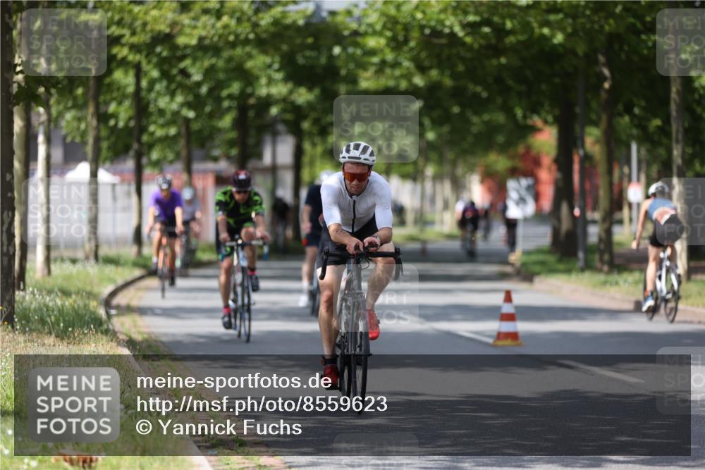 10.08.2025 - GEWOBA Citytriathlon Bremen Yannick Fuchs http://msf.ph/oto/8559623 10.08.2025 12:40:24 Radfahren 559, 581, 597, 602, 672, 723, 737, 815, 848, 870, 879, 890, 896, 899, 910, 949, 975, 1024 meine-sportfotos.de