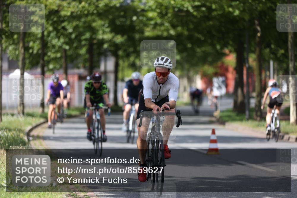 10.08.2025 - GEWOBA Citytriathlon Bremen Yannick Fuchs http://msf.ph/oto/8559627 10.08.2025 12:40:24 Radfahren 559, 581, 597, 602, 672, 723, 737, 815, 848, 870, 879, 890, 896, 899, 910, 949, 975, 1024 meine-sportfotos.de