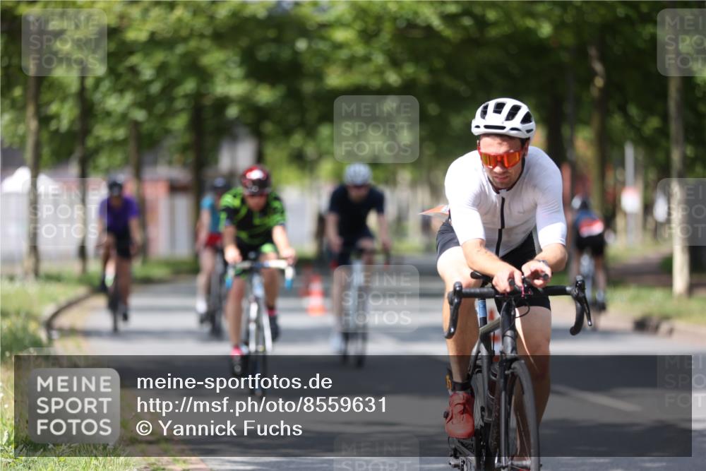 10.08.2025 - GEWOBA Citytriathlon Bremen Yannick Fuchs http://msf.ph/oto/8559631 10.08.2025 12:40:24 Radfahren 559, 581, 597, 602, 672, 723, 737, 815, 848, 870, 879, 890, 896, 899, 910, 949, 975, 1024 meine-sportfotos.de
