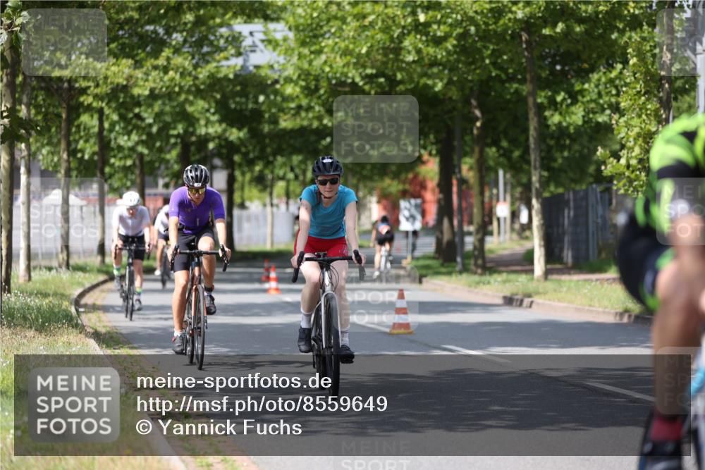10.08.2025 - GEWOBA Citytriathlon Bremen Yannick Fuchs http://msf.ph/oto/8559649 10.08.2025 12:40:26 Radfahren 559, 581, 597, 602, 672, 723, 737, 815, 848, 870, 879, 890, 896, 899, 910, 949, 975, 1002, 1024 meine-sportfotos.de