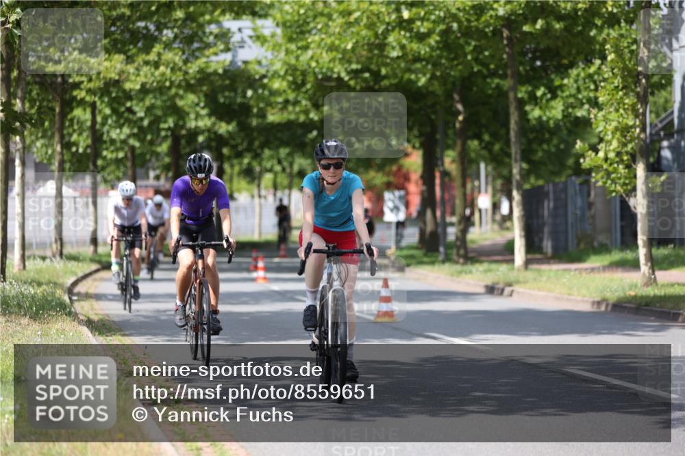 10.08.2025 - GEWOBA Citytriathlon Bremen Yannick Fuchs http://msf.ph/oto/8559651 10.08.2025 12:40:26 Radfahren 559, 581, 597, 602, 672, 723, 737, 815, 848, 870, 879, 890, 896, 899, 910, 949, 975, 1002, 1024 meine-sportfotos.de