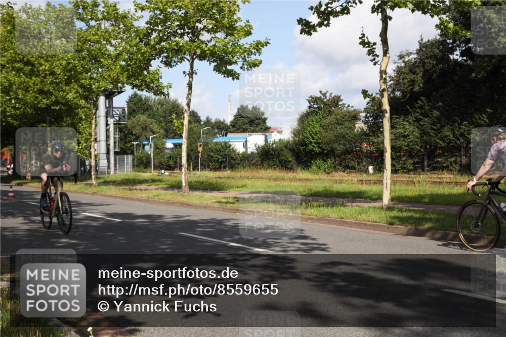 10.08.2025 - GEWOBA Citytriathlon Bremen Yannick Fuchs http://msf.ph/oto/8559655 10.08.2025 11:00:40 Radfahren 3, 39, 49, 107, 173, 229, 436, 474 meine-sportfotos.de