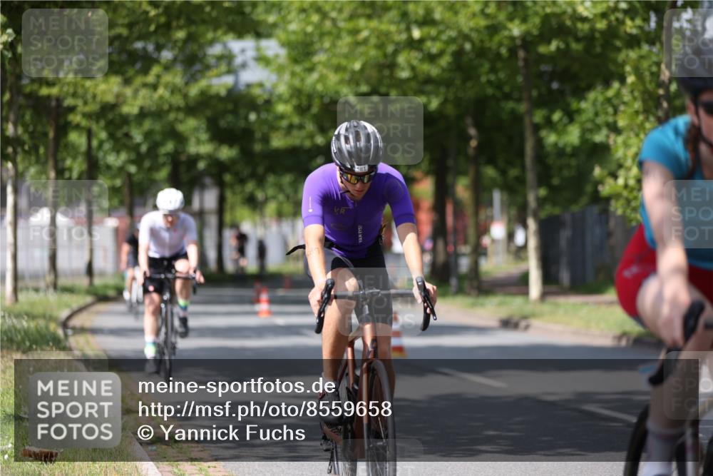 10.08.2025 - GEWOBA Citytriathlon Bremen Yannick Fuchs http://msf.ph/oto/8559658 10.08.2025 12:40:27 Radfahren 559, 581, 597, 602, 672, 723, 737, 815, 848, 870, 879, 890, 899, 910, 949, 975, 1002, 1024 meine-sportfotos.de