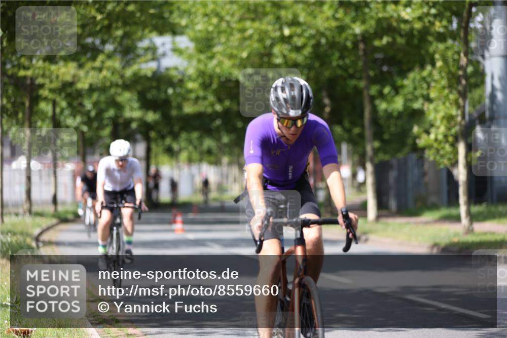 10.08.2025 - GEWOBA Citytriathlon Bremen Yannick Fuchs http://msf.ph/oto/8559660 10.08.2025 12:40:27 Radfahren 559, 581, 597, 602, 672, 723, 737, 815, 848, 870, 879, 890, 899, 910, 949, 975, 1002, 1024 meine-sportfotos.de