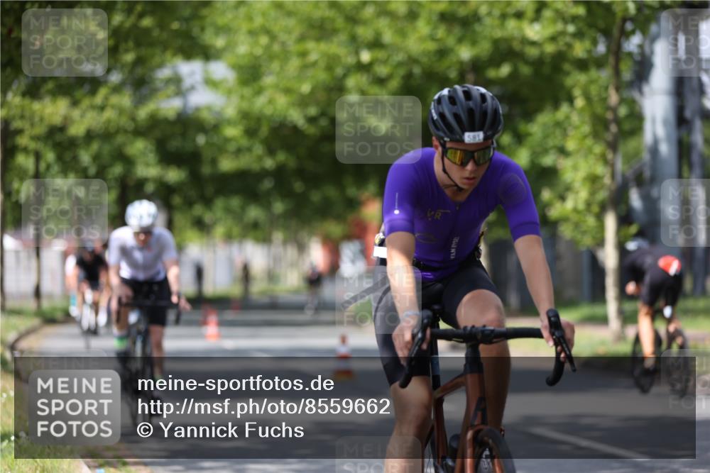 10.08.2025 - GEWOBA Citytriathlon Bremen Yannick Fuchs http://msf.ph/oto/8559662 10.08.2025 12:40:27 Radfahren 559, 581, 597, 602, 672, 723, 737, 815, 848, 870, 879, 890, 899, 910, 949, 975, 1002, 1024 meine-sportfotos.de