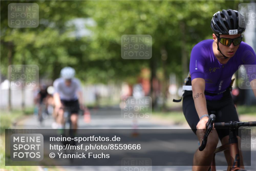 10.08.2025 - GEWOBA Citytriathlon Bremen Yannick Fuchs http://msf.ph/oto/8559666 10.08.2025 12:40:27 Radfahren 559, 581, 597, 602, 672, 723, 737, 815, 848, 870, 879, 890, 899, 910, 949, 975, 1002, 1024 meine-sportfotos.de