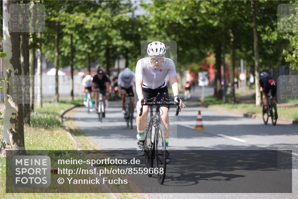 10.08.2025 - GEWOBA Citytriathlon Bremen Yannick Fuchs http://msf.ph/oto/8559668 10.08.2025 12:40:28 Radfahren 559, 581, 597, 602, 672, 723, 737, 815, 848, 870, 879, 890, 899, 910, 949, 975, 1002, 1024 meine-sportfotos.de