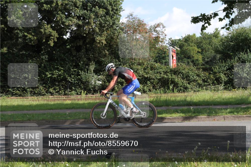 10.08.2025 - GEWOBA Citytriathlon Bremen Yannick Fuchs http://msf.ph/oto/8559670 10.08.2025 10:36:13 Radfahren 231, 373, 401, 450, 493 meine-sportfotos.de