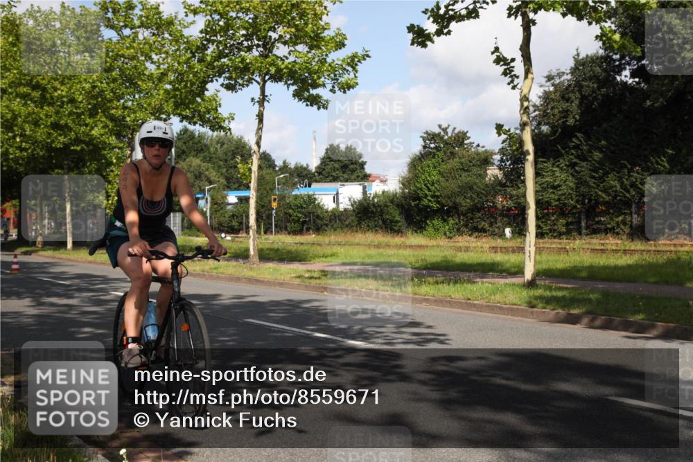 10.08.2025 - GEWOBA Citytriathlon Bremen Yannick Fuchs http://msf.ph/oto/8559671 10.08.2025 11:00:59 Radfahren 9, 15, 65, 113, 173, 499 meine-sportfotos.de