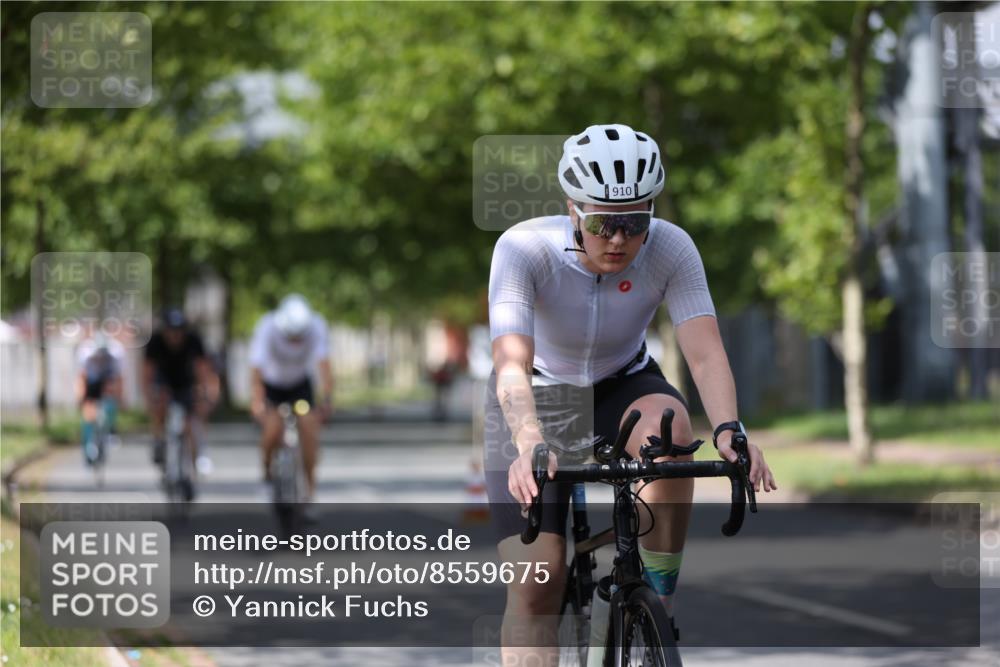 10.08.2025 - GEWOBA Citytriathlon Bremen Yannick Fuchs http://msf.ph/oto/8559675 10.08.2025 12:40:28 Radfahren 559, 581, 597, 602, 672, 723, 737, 815, 848, 870, 879, 890, 899, 910, 949, 975, 1002, 1024 meine-sportfotos.de