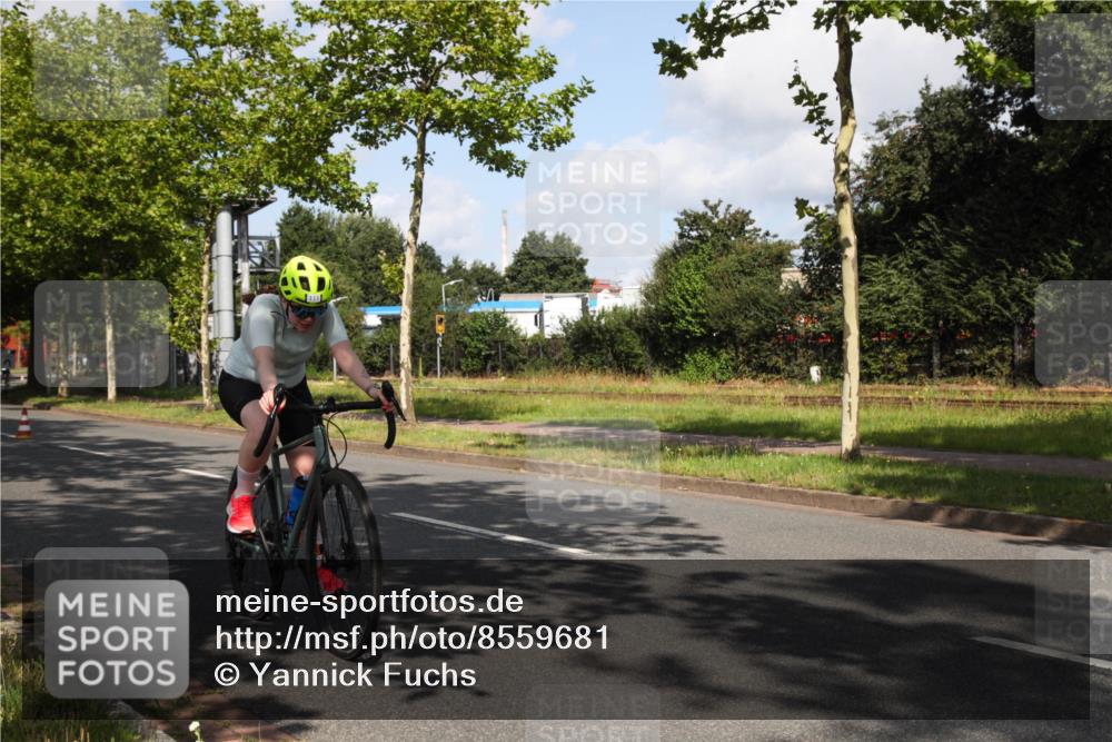 10.08.2025 - GEWOBA Citytriathlon Bremen Yannick Fuchs http://msf.ph/oto/8559681 10.08.2025 11:01:11 Radfahren 9, 15, 37, 65, 113, 410 meine-sportfotos.de