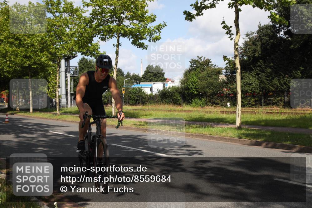 10.08.2025 - GEWOBA Citytriathlon Bremen Yannick Fuchs http://msf.ph/oto/8559684 10.08.2025 11:01:22 Radfahren 37, 87, 410, 440 meine-sportfotos.de