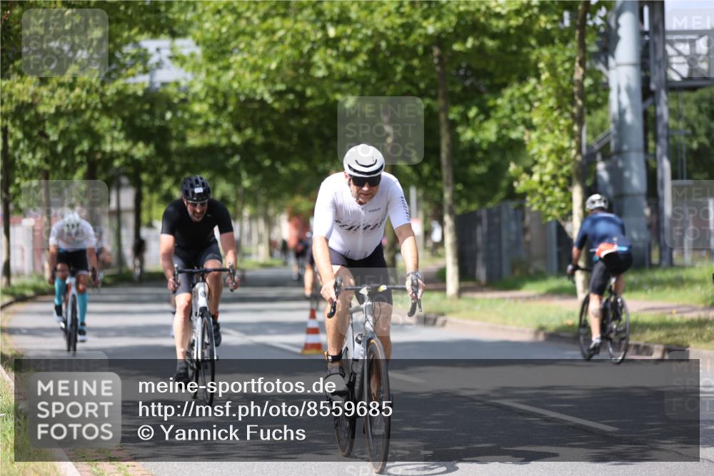 10.08.2025 - GEWOBA Citytriathlon Bremen Yannick Fuchs http://msf.ph/oto/8559685 10.08.2025 12:40:29 Radfahren 559, 581, 597, 602, 672, 723, 737, 815, 829, 848, 870, 879, 899, 910, 949, 975, 1002, 1024 meine-sportfotos.de