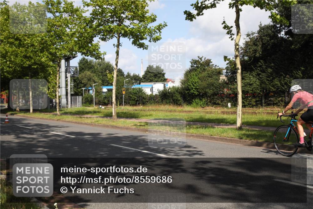 10.08.2025 - GEWOBA Citytriathlon Bremen Yannick Fuchs http://msf.ph/oto/8559686 10.08.2025 11:01:24 Radfahren 37, 87, 410, 440 meine-sportfotos.de