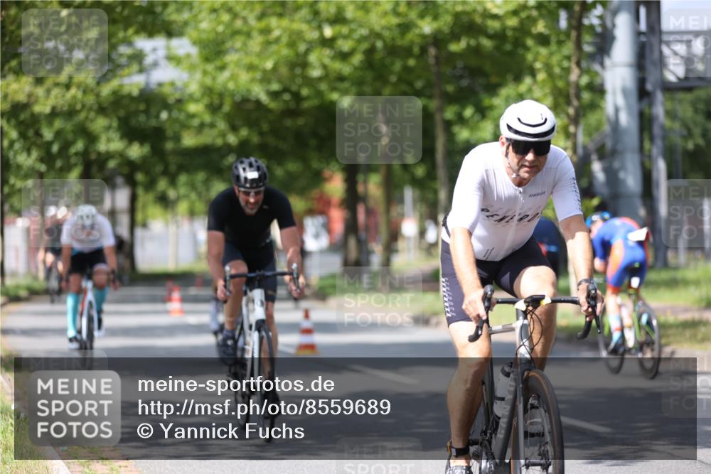 10.08.2025 - GEWOBA Citytriathlon Bremen Yannick Fuchs http://msf.ph/oto/8559689 10.08.2025 12:40:30 Radfahren 559, 581, 597, 672, 723, 737, 815, 829, 848, 870, 879, 899, 910, 949, 975, 1002, 1024 meine-sportfotos.de