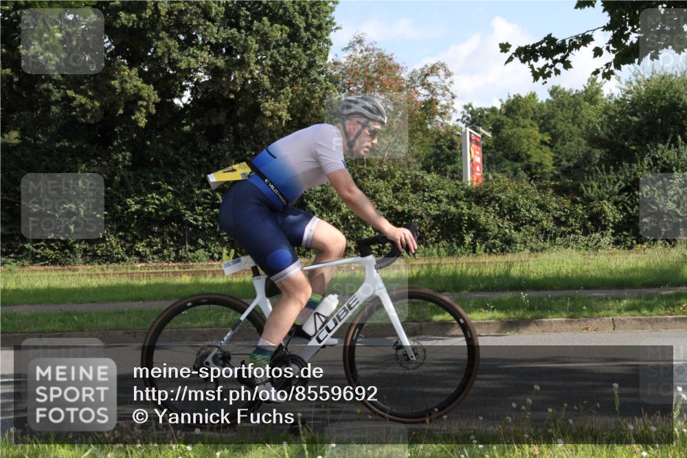 10.08.2025 - GEWOBA Citytriathlon Bremen Yannick Fuchs http://msf.ph/oto/8559692 10.08.2025 10:36:25 Radfahren 99, 117, 159, 231, 378, 397, 401, 447, 450 meine-sportfotos.de