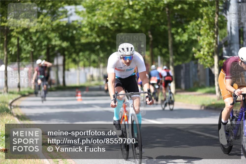 10.08.2025 - GEWOBA Citytriathlon Bremen Yannick Fuchs http://msf.ph/oto/8559700 10.08.2025 12:40:31 Radfahren 581, 597, 672, 723, 737, 815, 829, 848, 870, 879, 899, 910, 949, 975, 1002, 1024 meine-sportfotos.de