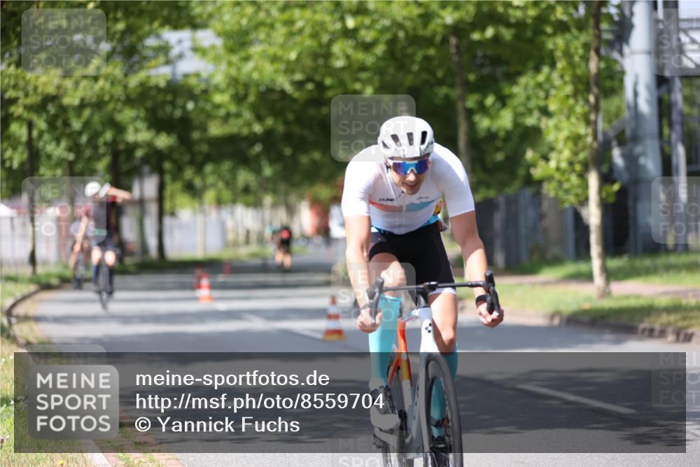 10.08.2025 - GEWOBA Citytriathlon Bremen Yannick Fuchs http://msf.ph/oto/8559704 10.08.2025 12:40:31 Radfahren 581, 597, 672, 723, 737, 815, 829, 848, 870, 879, 899, 910, 949, 975, 1002, 1024 meine-sportfotos.de