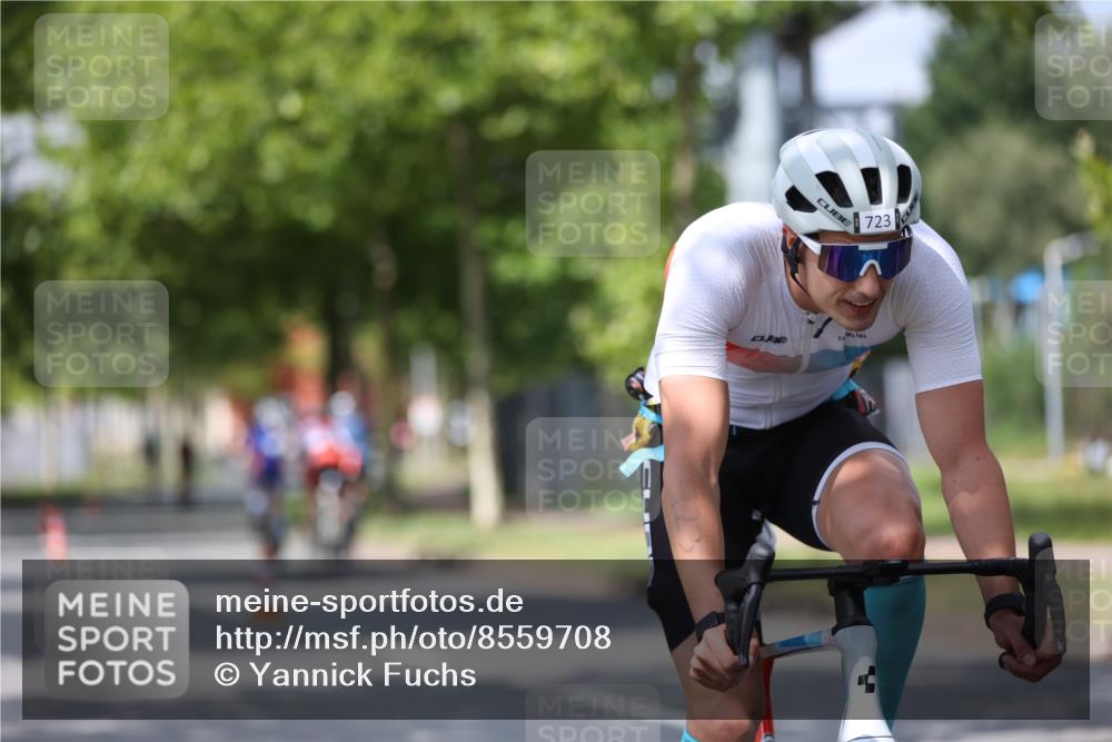 10.08.2025 - GEWOBA Citytriathlon Bremen Yannick Fuchs http://msf.ph/oto/8559708 10.08.2025 12:40:31 Radfahren 581, 597, 672, 723, 737, 815, 829, 848, 870, 879, 899, 910, 949, 975, 1002, 1024 meine-sportfotos.de