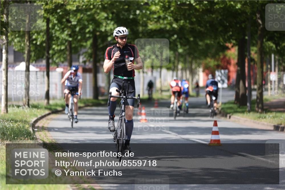 10.08.2025 - GEWOBA Citytriathlon Bremen Yannick Fuchs http://msf.ph/oto/8559718 10.08.2025 12:40:33 Radfahren 581, 597, 672, 723, 737, 829, 848, 870, 879, 899, 910, 921, 949, 975, 1002, 1024 meine-sportfotos.de