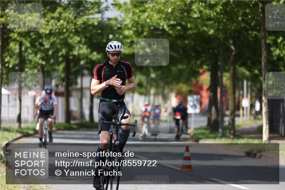 10.08.2025 - GEWOBA Citytriathlon Bremen Yannick Fuchs http://msf.ph/oto/8559722 10.08.2025 12:40:33 Radfahren 581, 597, 672, 723, 737, 829, 848, 870, 879, 899, 910, 921, 949, 975, 1002, 1024 meine-sportfotos.de