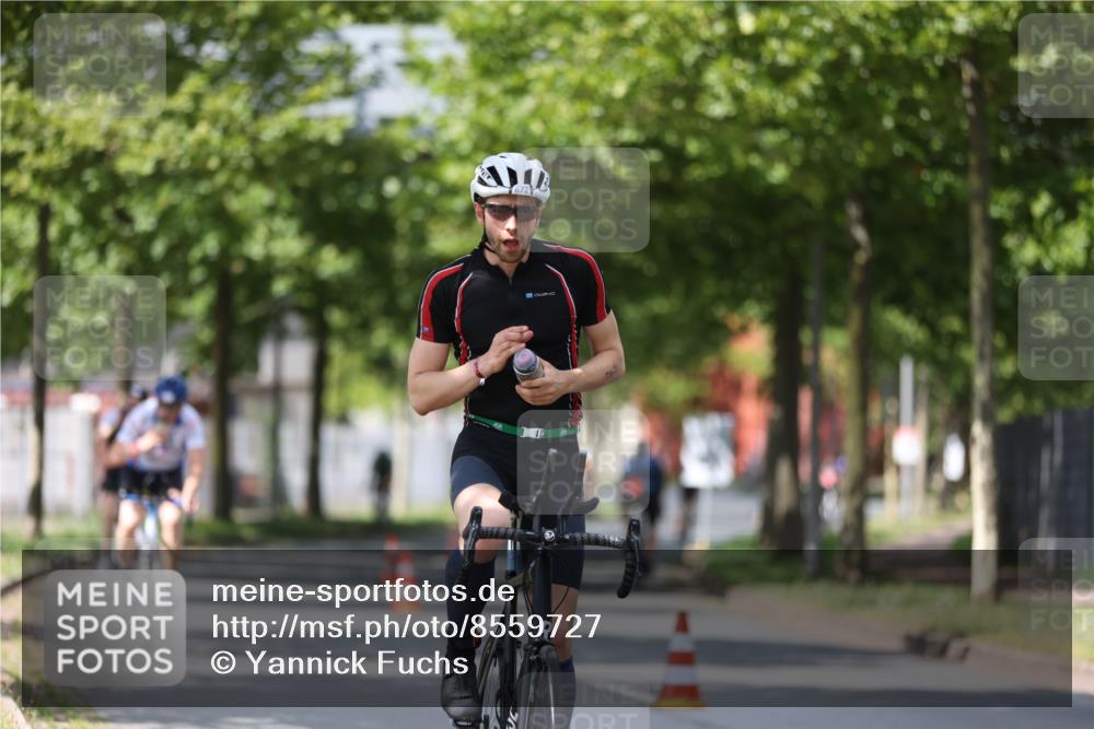 10.08.2025 - GEWOBA Citytriathlon Bremen Yannick Fuchs http://msf.ph/oto/8559727 10.08.2025 12:40:34 Radfahren 581, 597, 672, 723, 737, 829, 848, 870, 879, 910, 921, 949, 975, 1002, 1024 meine-sportfotos.de