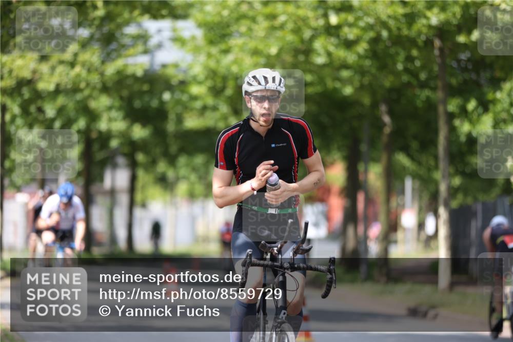 10.08.2025 - GEWOBA Citytriathlon Bremen Yannick Fuchs http://msf.ph/oto/8559729 10.08.2025 12:40:34 Radfahren 581, 597, 672, 723, 737, 829, 848, 870, 879, 910, 921, 949, 975, 1002, 1024 meine-sportfotos.de