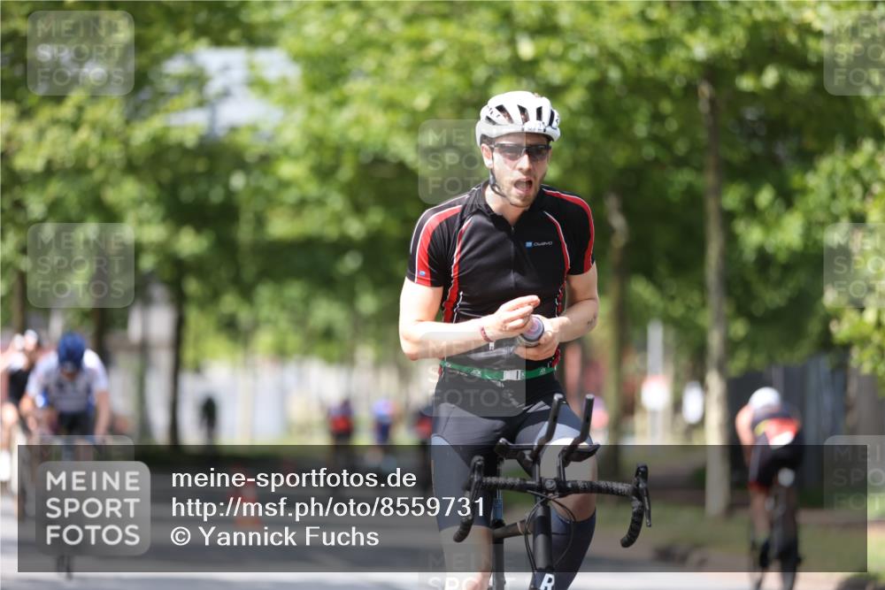 10.08.2025 - GEWOBA Citytriathlon Bremen Yannick Fuchs http://msf.ph/oto/8559731 10.08.2025 12:40:34 Radfahren 581, 597, 672, 723, 737, 829, 848, 870, 879, 910, 921, 949, 975, 1002, 1024 meine-sportfotos.de