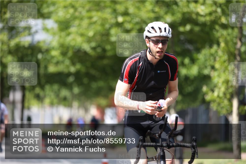 10.08.2025 - GEWOBA Citytriathlon Bremen Yannick Fuchs http://msf.ph/oto/8559733 10.08.2025 12:40:34 Radfahren 581, 597, 672, 723, 737, 829, 848, 870, 879, 910, 921, 949, 975, 1002, 1024 meine-sportfotos.de