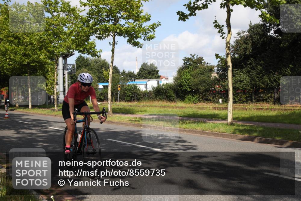 10.08.2025 - GEWOBA Citytriathlon Bremen Yannick Fuchs http://msf.ph/oto/8559735 10.08.2025 11:02:28 Radfahren 61, 195, 237, 484 meine-sportfotos.de