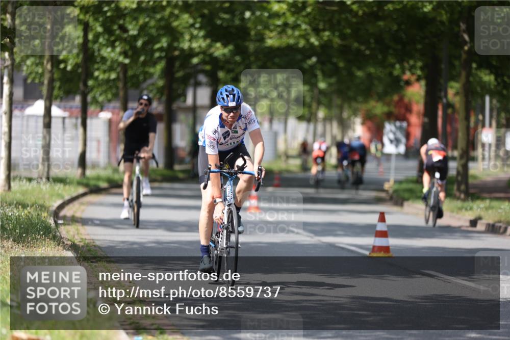 10.08.2025 - GEWOBA Citytriathlon Bremen Yannick Fuchs http://msf.ph/oto/8559737 10.08.2025 12:40:35 Radfahren 581, 597, 606, 672, 723, 737, 829, 848, 870, 879, 910, 921, 949, 975, 1002, 1024 meine-sportfotos.de