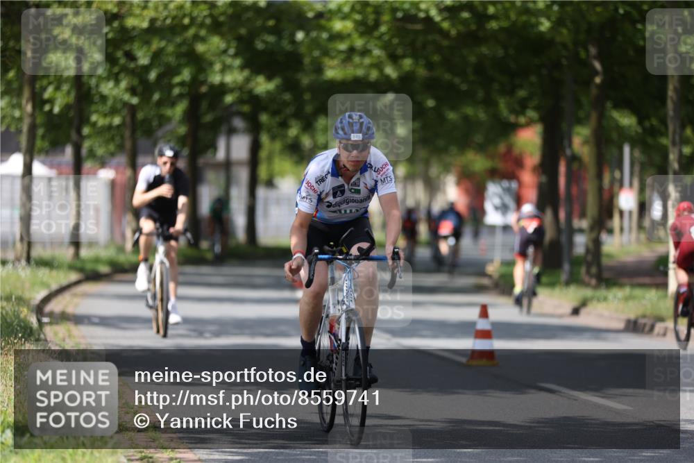 10.08.2025 - GEWOBA Citytriathlon Bremen Yannick Fuchs http://msf.ph/oto/8559741 10.08.2025 12:40:35 Radfahren 581, 597, 606, 672, 723, 737, 829, 848, 870, 879, 910, 921, 949, 975, 1002, 1024 meine-sportfotos.de